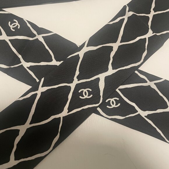 CHANEL Logo CC Silk Twill Slim Bandeau Scarf Stole Twilly - Black & White - Picture 4 of 5
